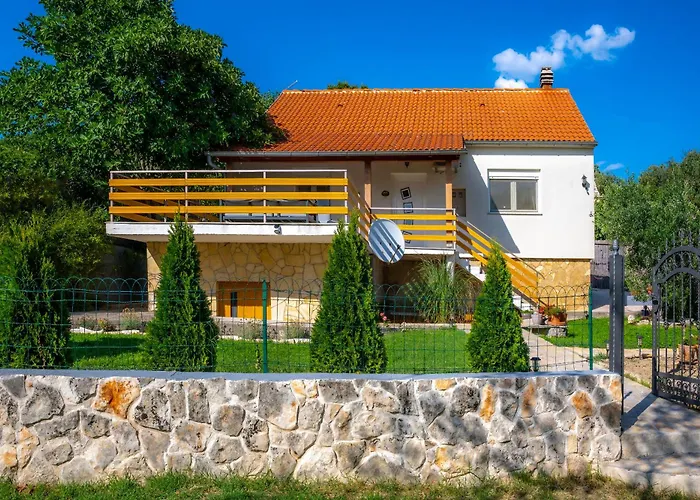 Manda Adriatic Heated Pool Vila Skradin